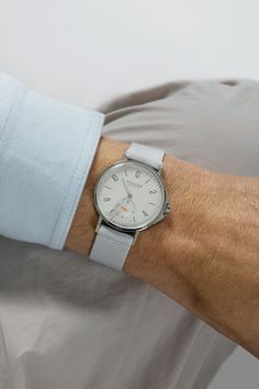 Modern White Chronograph Watch With Date Indicator, Modern White Watches With Date Indicator, Modern White Watch Accessories With Date Indicator, Modern Watches With Chronometer And Round Dial, Modern Chronograph Watch With Date Indicator For Business, Sports Watch, White Dial, Mechanical Watch, Classic White