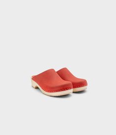 Elevate your everyday style with our minimalist clog mule, featuring clean lines and a timeless aesthetic that effortlessly transitions from day to night. Clog measurements:Heel height: 1 3/4” (4.5 cm)Toe height: 1 5/8″ (4.1 cm) Fit:RegularLeather:Nubuck leather Clogs consist of:Base: European Lime Wood Sole: Rubber sole Fastening: Staples Everyday Leather Sole Clogs, Classic Everyday Slip-on Clogs, Classic Clogs With Leather Sole For Everyday, Modern Clogs With Rubber Sole And Open Heel, Solid Color Slip-on Clogs With Rubber Sole, Modern Everyday Mules With Rubber Sole, Modern Mules With Rubber Sole For Everyday, Modern Mules With Rubber Sole, Modern Open Heel Clogs With Rubber Sole