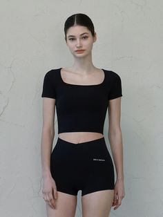 Composition : Nylon 76% + Span 24%Country of Origin : KOREA Black Workout Top Short Length, Black Crop Top For Workout, Black Tops With Medium Support In Elastane, Black Elastane Tops With Medium Support, Black Short-length Workout Tops, Black Workout Crop Top, Black Short Length Athleisure Tops, Black Tops With Minimal Stretch For Summer, Sporty Black Short-length Tops