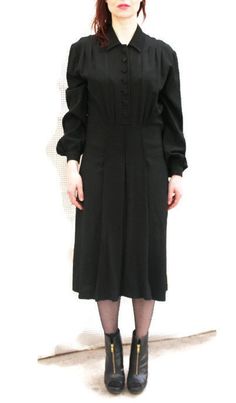 Elegant Fitted Vintage Dress In Solid Color, Elegant Solid Color Fitted Vintage Dress, Elegant Vintage Midi Dress, Elegant Knee-length Vintage Dress, Black Knee-length Vintage Dress For Fall, Vintage Knee-length Midi Dress For Winter, Classic Wool Evening Dress, 1950s Style Formal Midi Dress, Black Long Sleeve Vintage Dress