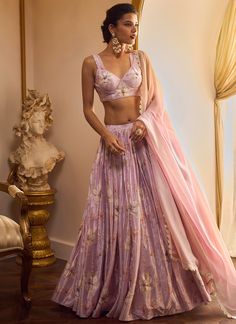 Dupatta Embroidery, Floral Dress Outfits, Printed Lehenga, Half Saree Lehenga, Latest Salwar Kameez, Celebrity Closet, Casual Saree, Celebrity Design, Silk Floral Dress