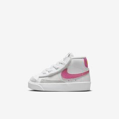 Your little baller can rule the kicks game in the Nike Blazer Mid '77. The vintage look and comfortable feel help this court classic transcend the hardwood as a legend of street style. Kids Nike Blazers, Nike Shoes For Kids, Dallas Christmas, Baby Nike Shoes, Nike Kids Shoes, Oldest Daughter, Newborn Shoes, Baby Nike