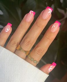 Pretty Pink Gel Nails, Pink French Tip Nails With Flower, Nail Acrylic Designs, Pink Tip Nails, Unghie Sfumate, Baby Rosa, Simple Gel Nails, Smink Inspiration, Work Nails