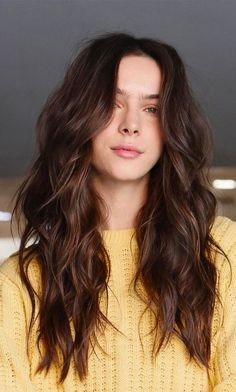 Naturally Wavy Hair Cuts, Long Wavy Haircuts, Wavy Layered Hair, Kadeřnické Trendy, Thick Wavy Hair, Wavy Haircuts, Natural Wavy Hair, Haircuts For Wavy Hair