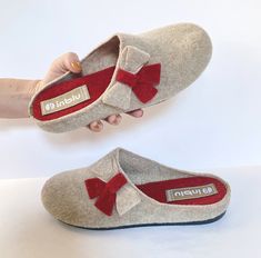 Our Clogs are true modern luxury with quality design construction. Anatomical arch support with rubber anti-skid sole that will keep you comfy all day long. These shoes have a wide cut, suitable for clients with bunions and wide feet. Our Clogs are lightweight and made of quality Italian felt. Natural beige felt clogs with pretty red bow will keep you stylish, comfortable and practical. Perfect for indoor home use. Wear them when you are throwing a backyard party (your feet will thank you and your guests will compliment you)! Give these slippers as a gift for Christmas, New Year, Hanukkah,  Mother's Day, friend, Housewarming party or as a treat to yourself.  Also makes a great meaningful gift for elderly women. She will thank you for the comfort and style! Order true to size if you have wi Gifts For Elderly, Slippers Cute, Felt Shoes, Thoughtful Christmas Gifts, Home Slippers, Backyard Party, Construction Design, House Slippers, Red Bow