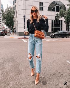 Jeans Heels Outfit, Casual Wedding Attire, Style Année 90, Mom Jeans Outfit, Jeans Outfit Women, Amy Jackson, Heels Outfits, Fashion Jackson, Mode Casual