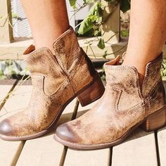 Walnut Grove, Western Chic, Leather Pulls, Vintage Leather, Cute Shoes, Ankle Booties, Effortless Style, Bootie, Casual Style