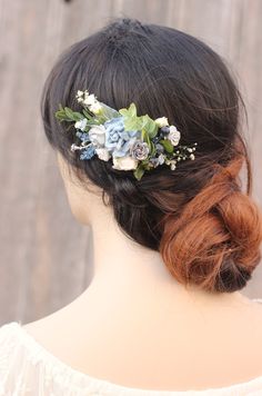 Gorgeous Eucalyptus and sage green hair comb with romantic soft hues of Ivory sage and gray perfect subtle boho Bridal hair piece with Preserved rich leaf hair comb. Truly beautiful and simple yet adds the perfect touch of woodland natural feel. The Perfect hair accessories for the bride to be. Includes (1) Leaf Hair Comb Interested in another color scheme for your special occasion? Message me for a custom color.  View More Flower Hair Pins H e r e > https://www.etsy.com/shop/weddingflowercrown? Sage Green Hair, Hair Accessories Green, Boho Bridal Hair, Independence Mo, Floral Hair Pieces, Flower Hair Pieces, Floral Comb, Floral Hair Combs, Bridal Hair Piece