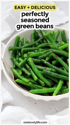 green beans in a bowl with text overlay that reads easy and delicious perfectly seasoned green beans