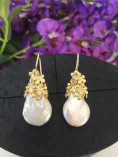 White Baroque Pearl Earrings For Pierced Ears, Luxury Handmade Yellow Gold Pearl Earrings, Baroque Pearl Drop Earrings In White, Ornate White Pearl Drop Earrings, Formal Baroque Pearl Earrings, Baroque Pearl Pendant Earrings Gift, Handmade Gold Baroque Pearl Earrings, Handmade Baroque Pearl Earrings For Formal Occasions, White Baroque Pearl Earrings For Gift