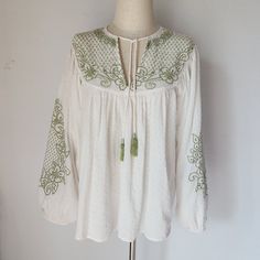 Cleo + Wolf Embroidered Boho Blouse Tassel Puff-Long Sleeve White Green Cotton Blend Pre-Owned In Great Condition. Please Note *The Real Color Of The Item May Be Slightly Different From The Pictures Shown On Website Caused By Many Factors. *Don't Go By Size Number. Do Check Measurements To Determine If The Item Will Fit. Measurements; Approximately (Laying Flat). Shoulder To Shoulder: 16 Inches (Shoulder Seam To Shoulder Seam) Sleeve Length: 24 Inches (Shoulder Seam To Cuff) Armpit To Armpit: 23 Embroidered Long Sleeve Blouse For Brunch, Long Sleeve Embroidered Blouse For Brunch, Peasant Style Long Sleeve Blouse With Tassels, Long Sleeve Blouse With Tassels For Beach, Bohemian Embroidered Long Sleeve Top With Tassels, White Bohemian Peasant Top With Embroidered Sleeves, Bohemian White Peasant Top With Embroidered Sleeves, Long Sleeve Blouse With Tassel Ties For Summer, Spring Long Sleeve Blouse With Tassels