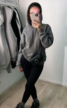 School Outfits Black Sweatpants, Outfit Legging Noir, Winter Outfits Leggins, Ootd Legging, Chill Outfits Lazy Days, Outfits With Leggings For School, Comfy Sporty Outfits, Comfy Outfits For School, Winter Chill Outfits