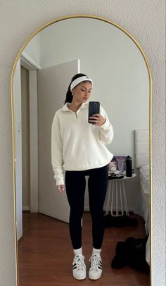 korean outfit style Sport Women Outfit, Modest Pilates Outfit, Chic Workout Outfit, Gym Outfits For Women Modest, Sport Winter Outfit, Gym Fits Modest, Modest Workout Outfits For Women, Workout Outfits Modest, Modest Gym Clothes