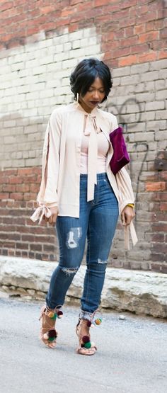 Sweenee Style, How To Wear Jeans, Sandals Ideas, Jeans Sandals, Pom Pom Sandals, Jeans Outfits, Bow Top, Express Jeans, Casual Work Outfits