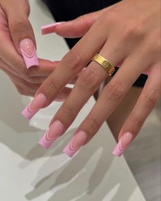 Stile Kylie Jenner, Pink Tip Nails, Pink French Nails, Tapered Square Nails, Easy Nails, French Tip Acrylic Nails, Pink French, Long Square Acrylic Nails