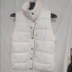 Old Navy, White Sleeveless Jacket, With Tags, Snap Front Closure, Puffy Neck Collar, Size Lg, Excellent Condition! White Vest Outerwear For Spring, White Winter Vest Outerwear, Casual White Vest Outerwear, White Fall Vest Outerwear, White Sleeveless Vest For Winter, White Sleeveless Winter Vest, Old Navy Vest, Slim Vest, Womens Puffer Vest