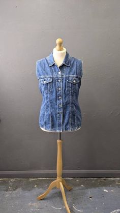 For my curvy gals, some classic denim with this vintage 90s sleeveless vest by FITT (part of the Miss Etam range). Has two chest pockets. 100% cotton. Labelled an XL, this fits up to a UK size 20 (Bust= 44 inches (112 cm) Waist =37 inches (92 cm) Hips= 46 inches (117 cm) Garment Measurements; Bust= 44 inch (112 cm) Waist- 40 inches (102 cm) Length(shoulder to hem)= 27 inch (69 cm) In excellent vintage condition, no flaws. Sleeveless Jean Jackets, Vintage Denim Vest, Wool Vest, Long Knit, Vest Outfits, Sleeveless Vest, Knitted Tank Top, Vintage Jeans, Denim Vest