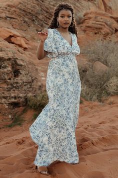 This lovely Verona Smocked Maxi in white + blue print is absolutely gorgeous! It is perfect for any occasion! Blue Flowy Dress, Cozy Winter Fashion, Smocked Maxi Dress, Floral Maternity Dresses, Floral Bridesmaid Dresses, Maxi Dress White, Frock For Women, Blue Bridesmaid Dress, Baltic Born