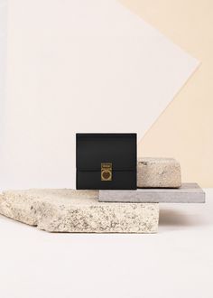 Polène | Wallet Numéro Sept - Black - Textured Leather Note Pouch, Elegant Wallet, Wardrobe Style, Everyday Objects, Press Studs, High Quality Leather, Calf Leather, Zip Pockets, Place Card Holders