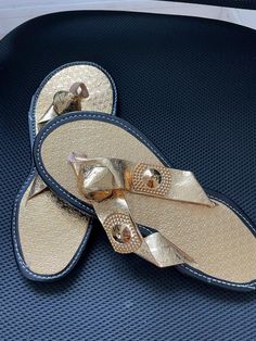 Description : Add a touch of dazzling elegance to your ceremonies with our Ghanaian slippers in golden yellow, designed for precious moments like weddings, christenings and other celebrations. Handmade by talented artisans in Ghana, these slippers combine beauty and comfort to make your feet shine at your special events. Features : Vibrant Golden Yellow Color: A vibrant and refined golden yellow that catches the light and draws the eye. Ceremonial Design: Perfect for adding a sophisticated touch Elegant Formal Flat Slippers, Elegant Round Toe Formal Slippers, Elegant Flat Party Slippers, Elegant Closed Toe Formal Slippers, Elegant Formal Closed Toe Slippers, Gold Round Toe Wedding Shoes For Summer, Designer Gold Sandals For Formal Occasions, Designer Formal Round Toe Slippers, Luxury Gold Sandals For Formal Occasions