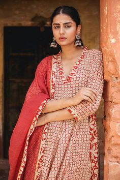 Red Cotton Kalidar Anarkali Suit Set with Doriya Dupatta Kalidar Anarkali, Modest Maxi Dress, Mehendi Outfits, Modest Maxi, Kurta Style, Casual Indian Fashion, Anarkali Kurta, Indian Wedding Wear, Cotton Dupatta