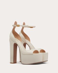 Valentino US Valentino Heels, Dr Shoes, Light Ivory, Fancy Shoes, Leather Platform Sandals, Cute Heels, Shoe Inspo, Girly Shoes, Aesthetic Shoes