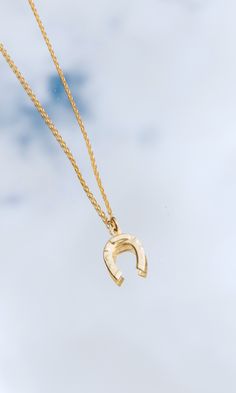 14k Gold Filled chain with horseshoe charm Spring Ring Clasp 16" *Product ships separately from Set and Stones Warehouse. Horseshoe Necklace Gold, Nashville Outfit, Horseshoe Necklace, Hair Accessories Jewelry, Earring Sale, Silver Pearls, Gold Filled Chain, Sterling Silver Chain, Spring Rings