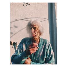 Sélection Instagram #72 // © Danielle Madeley // Retrouvez la sélection complète sur le site de #FisheyeLeMag ! #instagram #curation #photo #photography #portrait #family #grandmother #grandma #smoking #attitude #picoftheday #potd Grandparents Photography, Family Books, Photographer Portfolio, Model Drawing, Old Woman, Photography Portrait, Documentary Photography, Photojournalism, Photo Photography