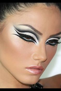 Carnaval Make-up, Black And White Makeup, Make Up Designs, Angel Makeup, Drag Make-up, Eyeliner For Beginners, Makeup Tip, Theatrical Makeup, White Makeup