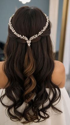 Half Up Half Down Simple, Half Long Hair, Short Braid, Bridesmaid Hairstyle, Quick Curly Hairstyles, Sparkly Hair Accessories, Stylish Interior Design, Simple Hair, Short Braids