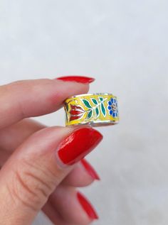 Bright & cheerful enameled floral sterling ring, from an estate and circa late 90s/y2k. In good condition with a bit of wear towards the back, please see pictures for details and measurements. Yellow Enamel Ring, Late 90s, Boho Rings, Sterling Ring, Rings Statement, Sterling Silber, Vintage Sterling Silver, Band Ring, Favorite Jewelry