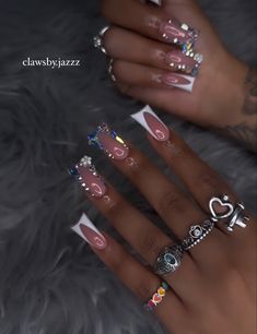 One Finger Bling Nails, Creative Long Nails, Duck Nails Acrylic Design, Medium Bling Nails, 15th Birthday Nails, Short Nails Baddie, Medium Duck Nails, Mail Inspo 2023, Sqaure Nails