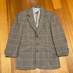 Vintage Kids Herringbone Houndstooth Print Jacket In Excellent Condition. This Jacket Is Nwot Pockets Are Still Intact 3 Botton Front Suede Elbow Patch’s Neck Closure Intact. Measurements Are Across The Chest, 19 1/2” Shoulder To Shoulder 18” Sleeve Length From Shoulder 20 1/2” From Bottom Of Collar To Bottom Of Jacket 28”. Don’t Miss Out On This Beautiful Jacket You Won’t See These Around Anymore. Any Questions Feel Free To Ask @ Polowayne1. Classic Tweed Outerwear With Houndstooth Pattern, Tailored Houndstooth Outerwear For Winter, Classic Tweed Houndstooth Outerwear, Winter Tweed Outerwear With Houndstooth Pattern, Tailored Long Sleeve Sport Coat In Houndstooth Pattern, Tailored Long Sleeve Sport Coat With Houndstooth Pattern, Classic Long Sleeve Houndstooth Sport Coat, Casual Tweed Blazer With Houndstooth Pattern, Tailored Houndstooth Outerwear With Lapel Collar