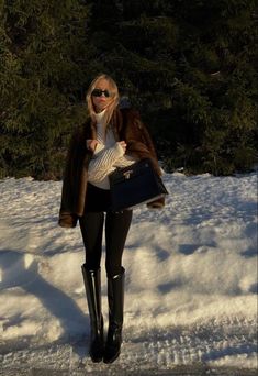 Snow Dinner Outfit, Snow Ootd, Ski Outfits For Women, Apres Ski Outfit, Fest Outfits, Snow Outfit, Outfit Chic, Trip Outfits, Cold Outfits