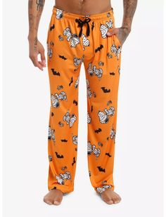 Wrap yourself up for a spooky night in with the Peanuts gang! These orange pajama pants feature an allover print of Snoopy and Woodstock dressed as mummies, plus bats. Comes with an elasticated drawstring waistband and side seam pockets. Halloween Pajama Pants, Halloween Pjs, Jurassic Park Logo, Mummy Halloween, Spooky Night, Star Wars Princess Leia, Star Wars Princess, Peanuts Snoopy Woodstock, Cute Couple Halloween Costumes