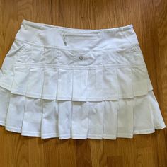 Lululemon - "Pace Setter Skirt" White Pleated Back, Built In Shorts, Back Zipper Pocket Never Worn ; Nwot Discontinued Item Rare Size 6 Lululemon Skirts, Skirt Aesthetic, Lululemon Skirt, Pleated Tennis Skirt, Golf Skirts, Dream Style, Skirt White, Tennis Skirt, Golf Outfit