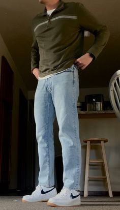 Crew Neck And Jeans Outfit Men, Mens Slim Fit Outfits Casual, Guys Outfits Jeans, Men Outfits With Jeans, Guys Pants Outfit, Steve Harrington Style, Mens Pants Aesthetic, Cream Colour Pant Outfit Men, Guys Clothing Aesthetic