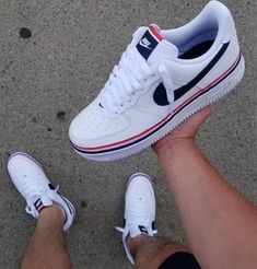 Nike Shoes Photo, Nike Shoes Women Fashion, Custom Sneakers Diy, Nike Fashion Shoes, Pretty Shoes Sneakers, Kicks Shoes, All Nike Shoes, Shoes Sneakers Jordans