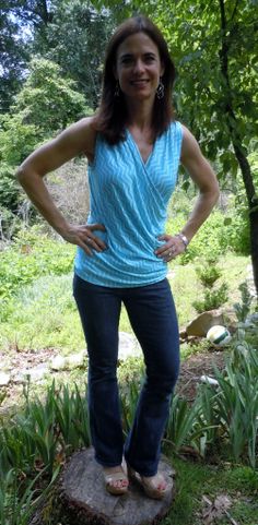 I love this top from Stitch Fix. Love the cut, color and pattern. The entire outfit works! How To Have Style, Cross Shirt, Cross Shirts, Keyhole Top, Valley Girls