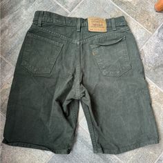 Mens Levis 550 Relaxed Denim Shorts Size 34 Never Worn Levi's Straight Leg Jean Shorts With Pockets, Levi's Straight Leg Shorts With Pockets, Green Denim Shorts With Pockets, Levi's Straight Leg Cotton Jean Shorts, Levi's Dark Wash Shorts With Pockets, Green Denim Jean Shorts With Pockets, Green Streetwear Shorts With Belt Loops, Green Shorts With Belt Loops For Streetwear, Green Short Jeans With Pockets