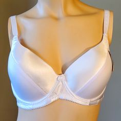 * Adorable Comfortable And Lightly Padded Bra * Under Wired Bra ~~ * New With Tag! * Size- 40 Dd * Let Me Know If You Have Any Questions ~~ * 10% Off Two Or More Items ~~ White Fitted Bra With Moderate Coverage, White Full Cup Bra With Moderate Coverage, White Underwire Bra With Lined Body, White Underwire Bra For Daywear, White Padded Full Cup Bra, White Padded Underwire Bra, White Underwire Bra With Moderate Coverage, Feminine White Underwire Bra, White Lace Underwire Bra