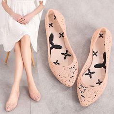 Brand Name: KHTAAOccasion: CasualFlats Type: LoafersOrigin: CN(Origin)Season: Spring/AutumnUpper Material: PVCToe Shape: Pointed ToeOutsole Material: PVCClosure Type: Slip-OnFit: Fits true to size, take your normal sizeInsole Material: PVCFashion Element: ShallowPattern Type: SolidDepartment Name: AdultModel Number: HFD0278Lining Material: PVCItem Type: FlatsSize: 33,34,35,36, 37, 38, 39, 40,41,42,43color: black,whiteseason: spring,summerGender: Adult, Women, Woman, Lady, Ladies,Femaleplatform: Summer Mules, Soft Loafers, Purple Shoes, Rubber Shoes, Jelly Shoes, Blue Sandals, Shoes Woman, Beach Shoes, Up Shoes