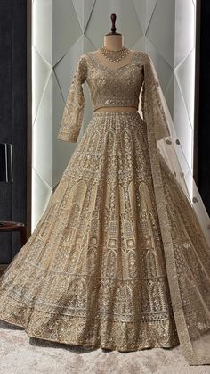 #mahajansilkstore | Instagram Indian Wedding Bride Dress, Grand Lehenga Indian Weddings, Tamil Lehenga, Grand Lehenga, Reception Lehenga Bridal, Bridesmaid Dresses Design, Gold Lengha, Bridal Lehenga Design, Latest Bridal Lehenga Designs