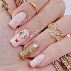 The latest nail style trend to hit Instagram is a creative way to celebrate the season. Users are uploading images of nails painted to look like the knit sweaters Nails Yellow, Valentine Nails, Lines On Nails, Nails Polish, Fancy Nails