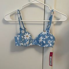 Never Worn And In Perfect Condition. So Cute And Light Blue With Daisies. Vacation Beach Bra With Built-in Support, Summer Beach Bra With Floral Print, Blue Bra-friendly Swimwear For Vacation, Casual Beach Bra For Spring, Blue Swim Bra For Summer, Blue Summer Bra For Vacation, Blue Summer Vacation Bra, Blue Summer Bra For Poolside, Light Blue Seamless Swimwear For Spring