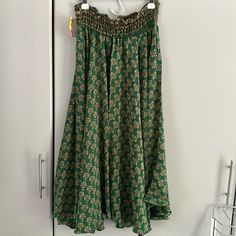 New With Tags Bohemian Skirt, Emerald Green With Gold/Brown Flowers. 80% Silk And 20% Rayon Green Non-stretch Skirt With Elastic Waistband, Green Non-stretch Maxi Skirt, Beach Rayon Lined Skirt Bottoms, Wide Leg Gathered Skirt Bottoms For Vacation, Green Rayon Bottoms For Vacation, Green Floral Print Midi Skirt, Vacation Long Skirt Made Of Rayon, Relaxed Rayon Skirt For Vacation, Long Rayon Skirt For Vacation