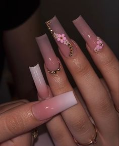 Nails With Charms Medium, New Trend Nails 2024, Dusty Rose Nails Design Wedding, Pink Inspo Nails, Pink White And Gold Nails, Flower Charm Nails, Pink Buchona Nails, Nail Inspo Square Long, Quince Nails Pink