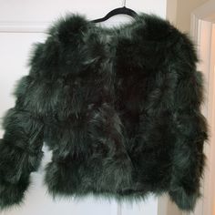 Brand New With Tags Faux Fur Outerwear For Fall Party, Spring Party Outerwear In Faux Fur, Spring Party Faux Fur Outerwear, Chic Green Winter Outerwear, Green Fall Outerwear With Faux Fur Trim, Green Faux Fur Outerwear For Fall, Green Fur Coat With Faux Fur Trim For Fall, Green Faux Fur Trim Coat For Fall, Green Faux Fur Coat For Fall