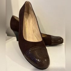 Jes Collection - Amazing Brown Suede & Faux Croco With Black Heel. Perfect For Office Days And Special Events!! These Pumps Are Like A Glove For Your Feet!! Authentic Leather Inside And Outside. Handmade!! Brown Heels For Galas, Elegant Brown Heels With Suede Lining, Brown Medium Width Court Shoes For Evening, Elegant Leather Wedge Heel Court Shoes, Elegant Brown Wedge Heels, Brown Leather Evening Court Shoes, Leather Wedge Heel Court Shoes For Formal Occasions, Leather Court Shoes With Wedge Heel For Formal Occasions, Brown Pumps