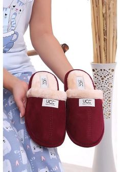 Introducing our Unisex Winter Indoor Slippers - the epitome of comfort and style for lounging at home! ❄️✨ These handmade house slippers are crafted with meticulous attention to detail, offering unparalleled warmth and luxury. Treat your feet to the coziness they deserve with these exquisite house shoes. 🛋️ Benefits:🏠 Exceptionally comfortable for all-day wear at home🔥 Keeps your feet warm during chilly winter days👫 Unisex design suitable for everyone👌 Handcrafted to ensure top-quality and Handmade House, Handmade Slippers, Indoor Slippers, House Shoes, Winter Days, House Slippers, Winter Day, Handmade Home, Unisex Design